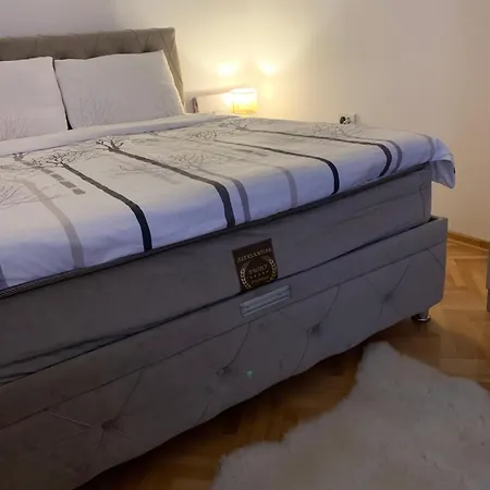 Petra Apartment *